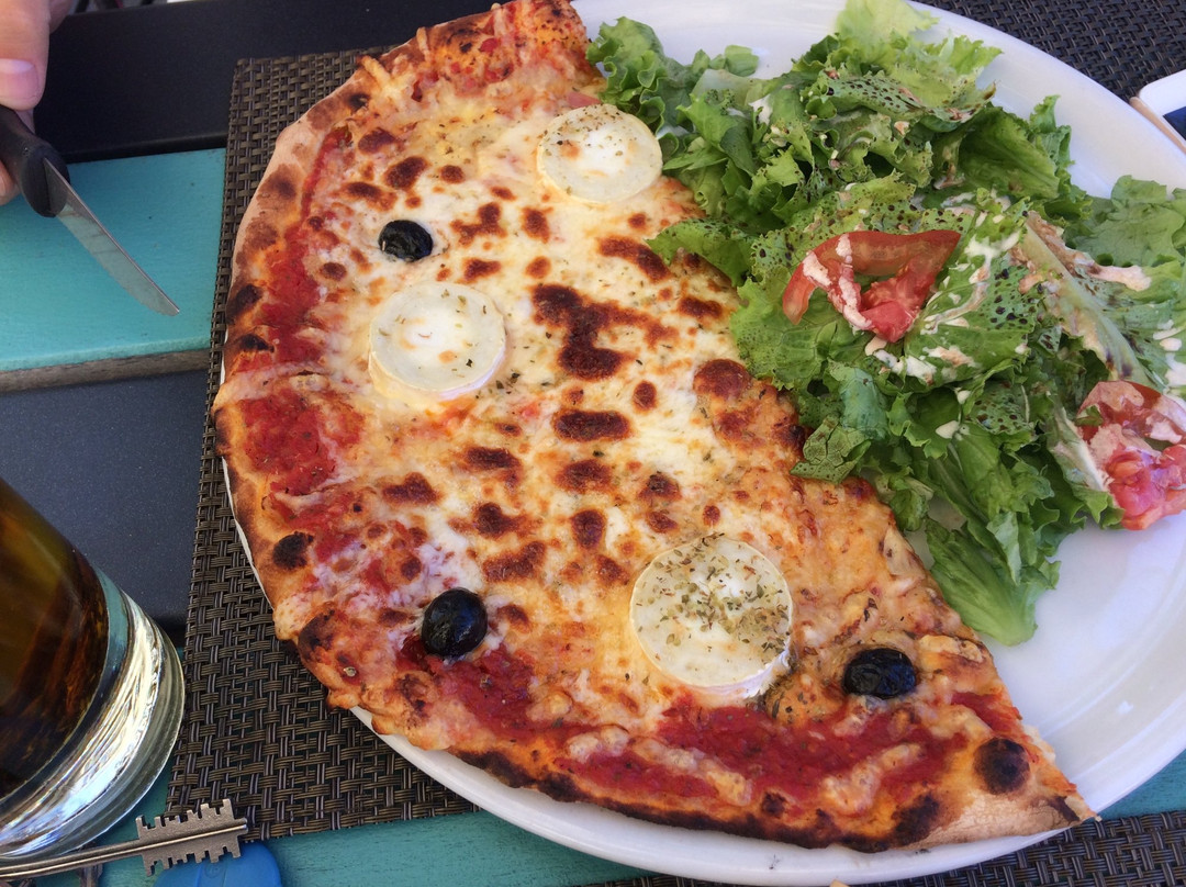 Azura Pizza