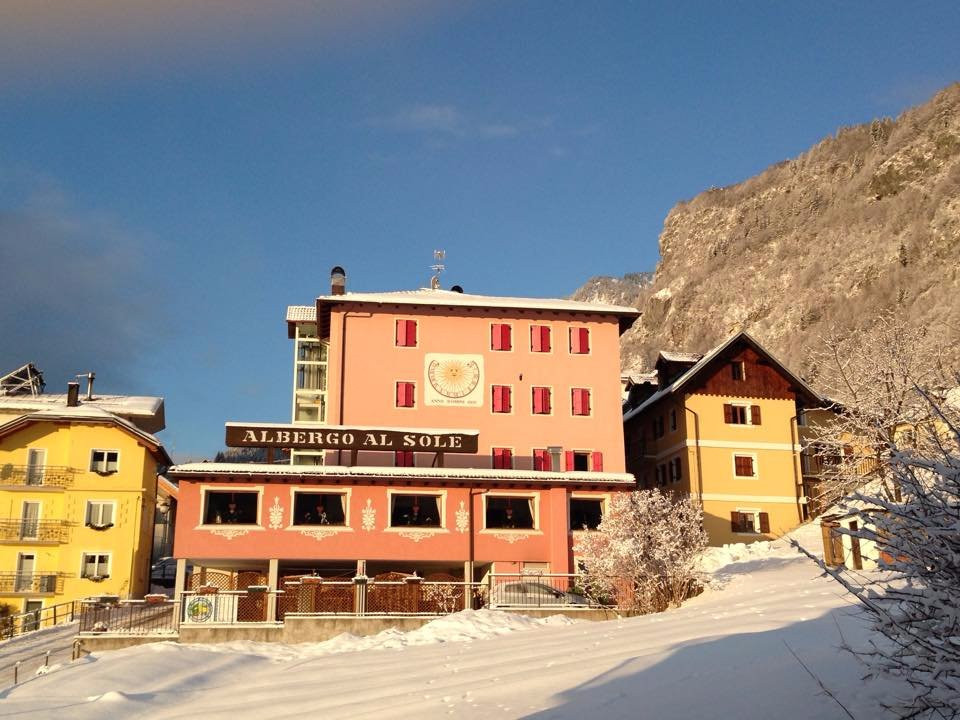 Forni Avoltri酒店住宿-Albergo Al Sole