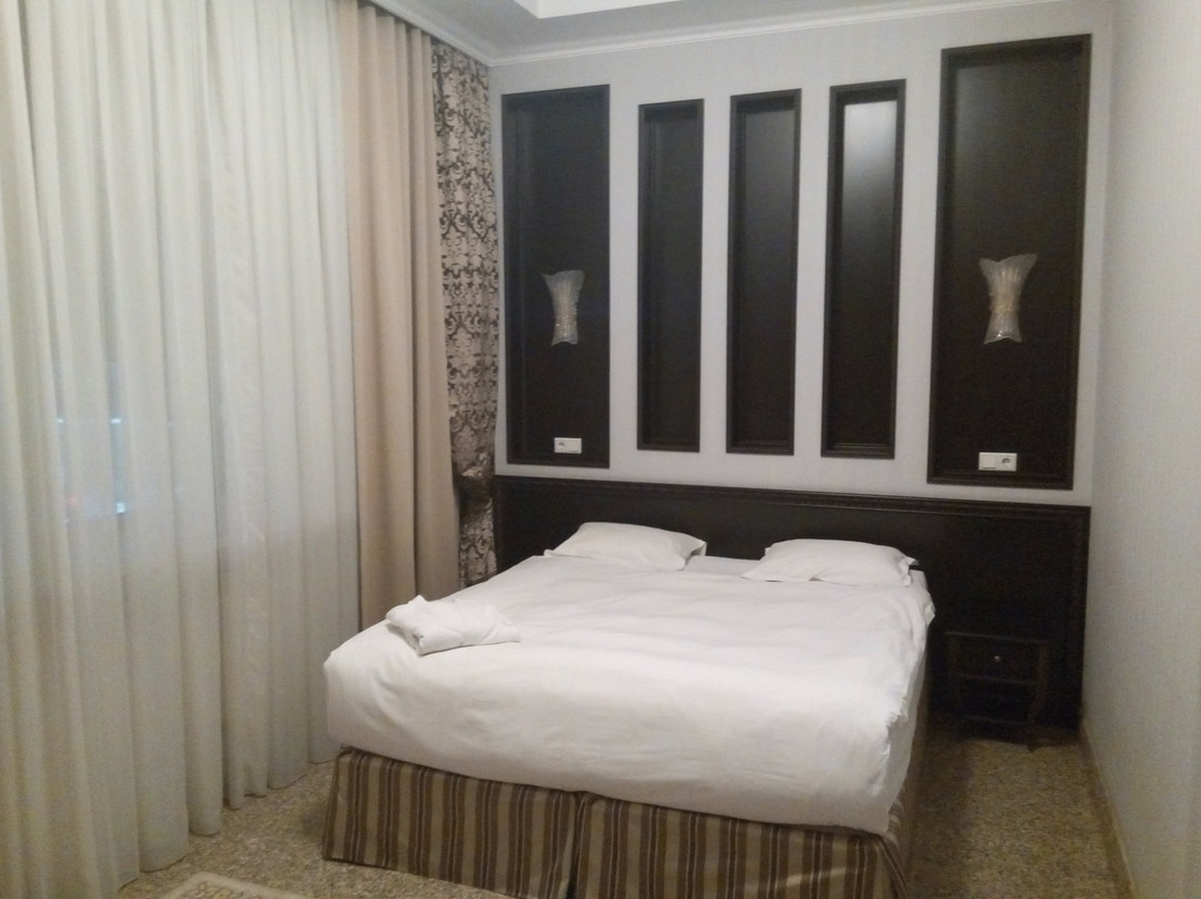 Royal Petrol Hotel主图