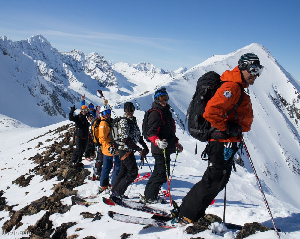 Alaska Snowboard Guides-瓦尔迪兹必去景点