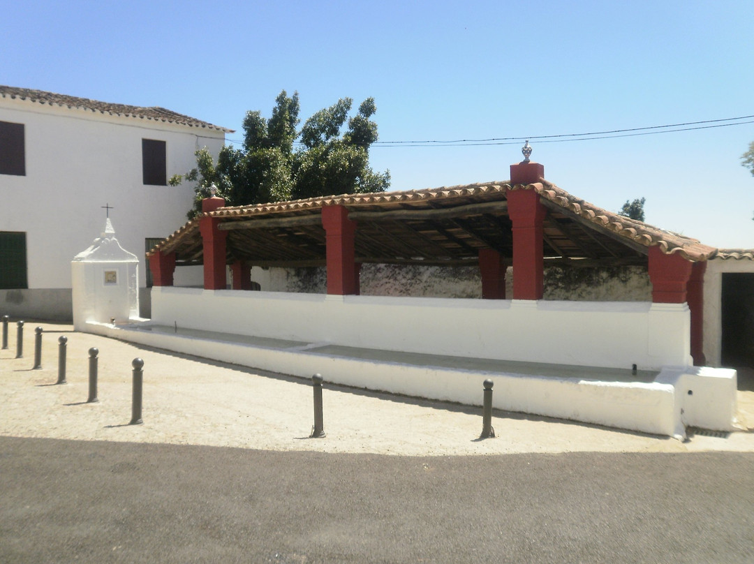 Fuente del Cristo-Higuera de la Sierra必去景点