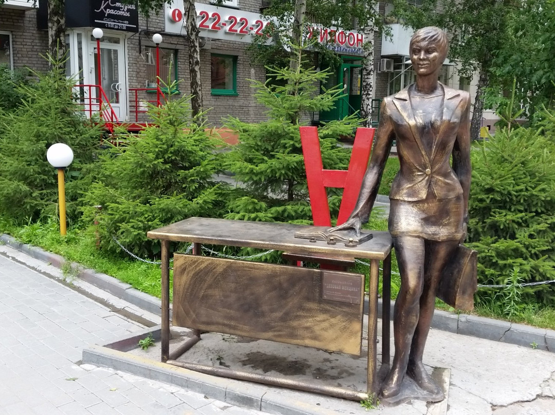 Sculpture Business Woman-新西伯利亚必去景点