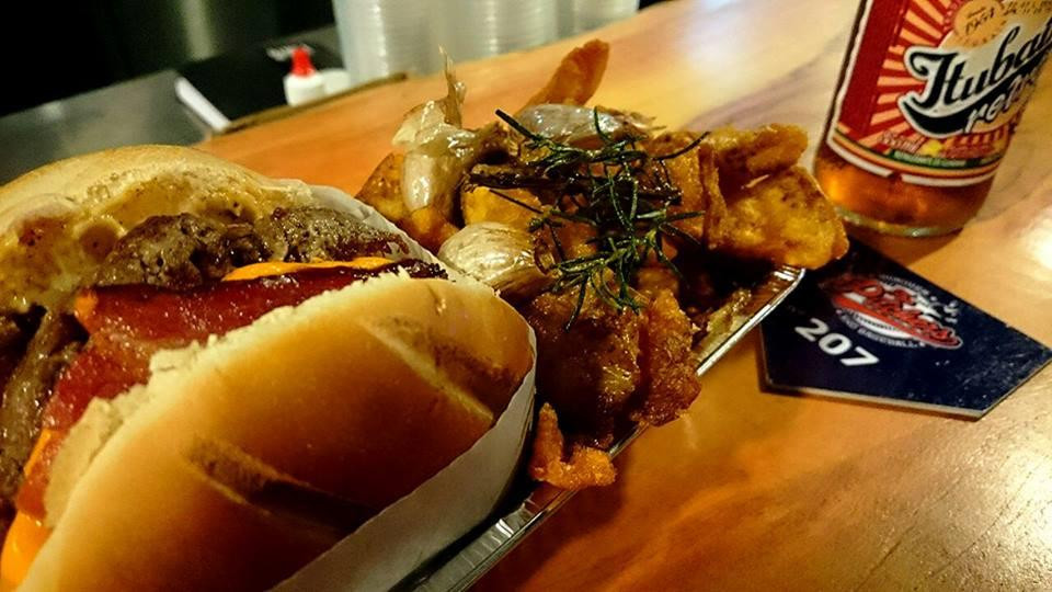 The Pitchers Burguer and Baseball