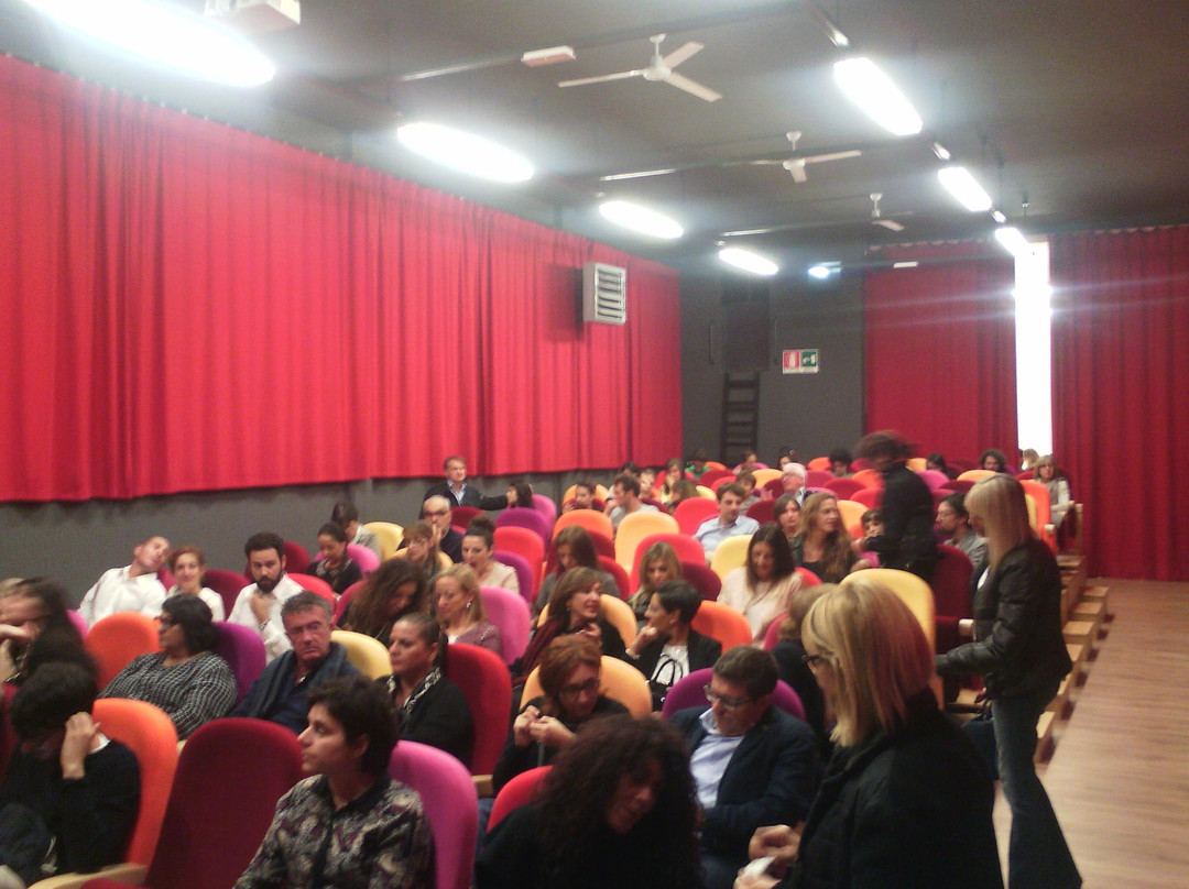 Scapezzano旅游景点-Teatro Nuovo Melograno