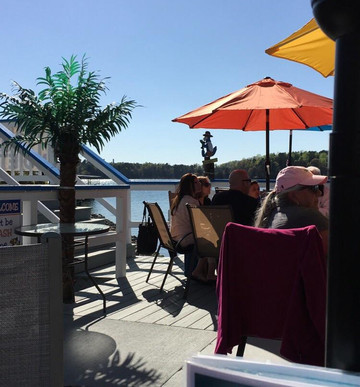 The Blue Parrot Grill-穆尔斯维尔必去景点