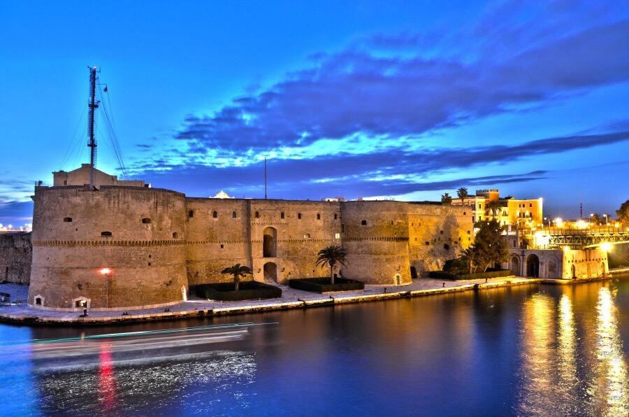 塔兰托旅游景点-Castello Aragonese