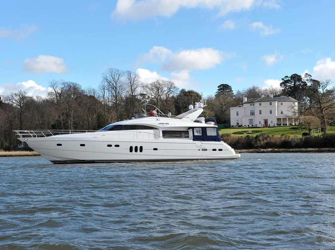 Solent Super Yacht Charters - Day Tours景点图片