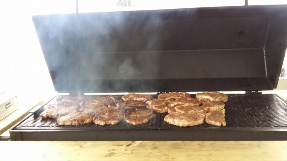 Fayette餐馆和美食-Backyard Steak And Fish