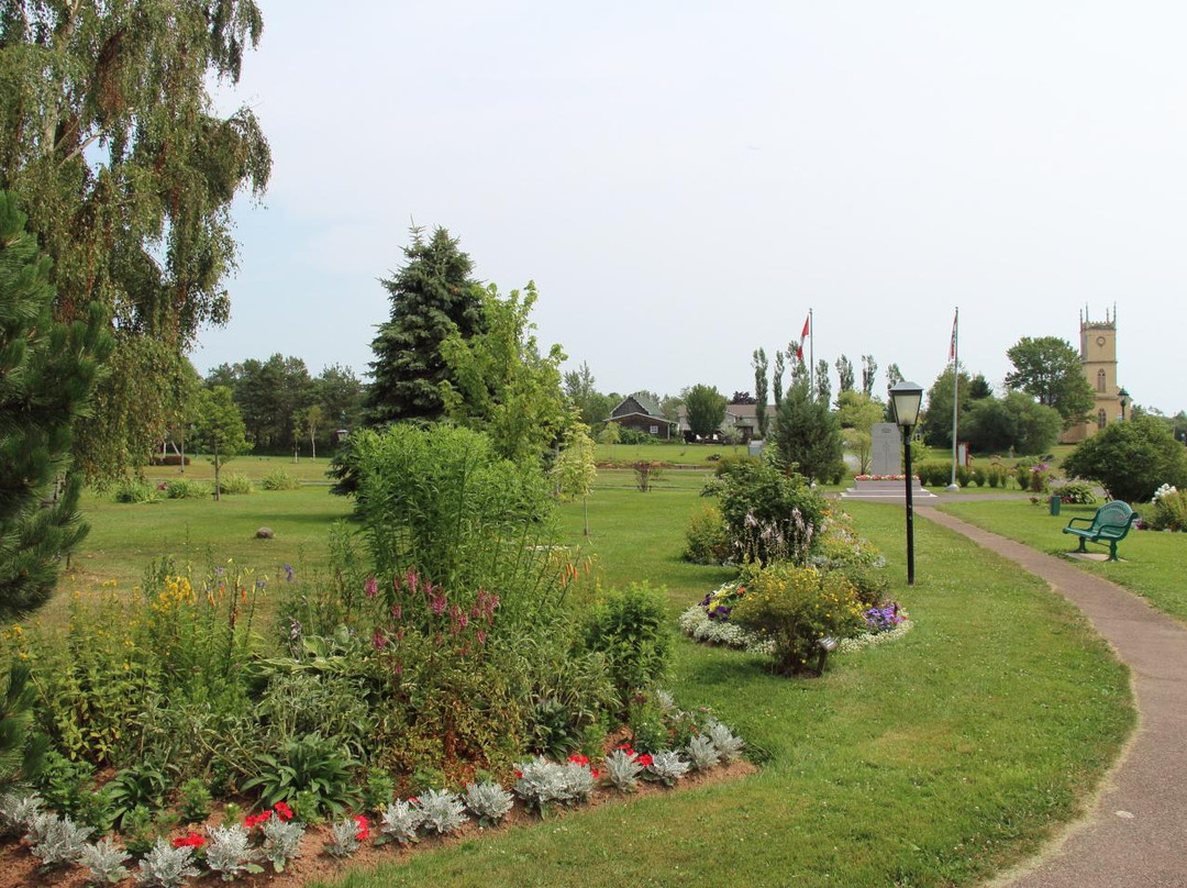 A.A. MacDonald Memorial Gardens景点图片
