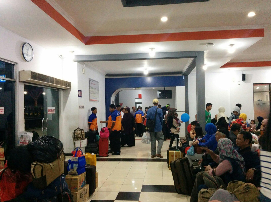 Turi Station Market-泗水必去景点