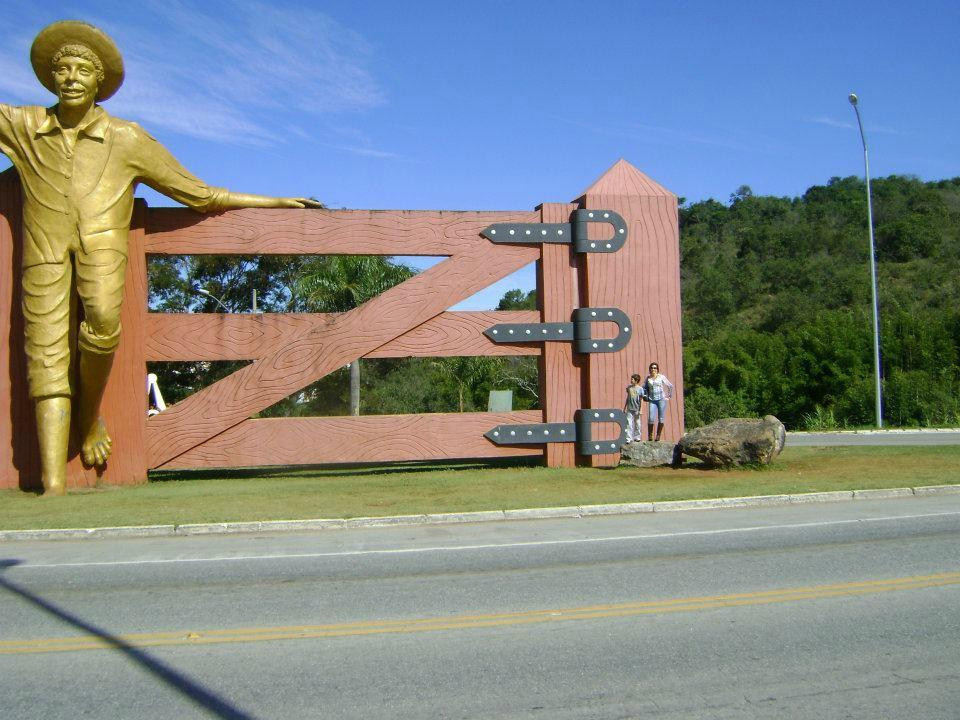 Ibitiura de Minas旅游景点-Monumento Menino Da Porteira