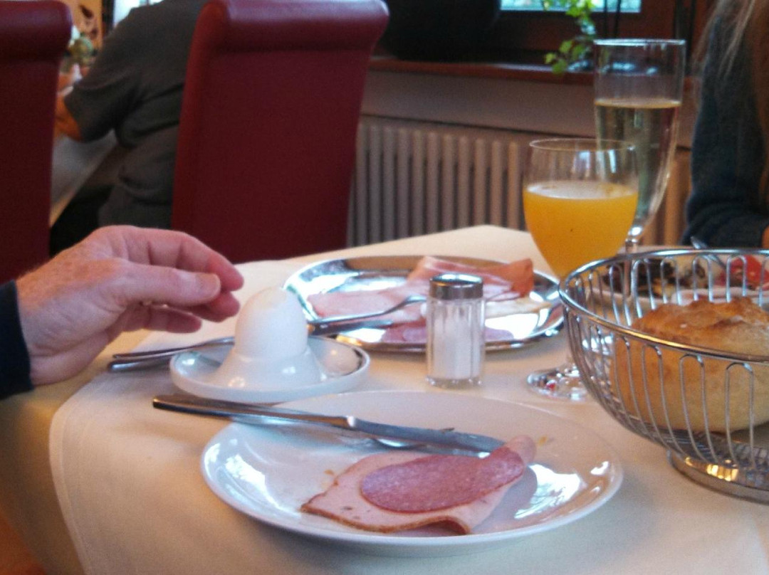 Wiesbach餐馆和美食-Café Schmidt