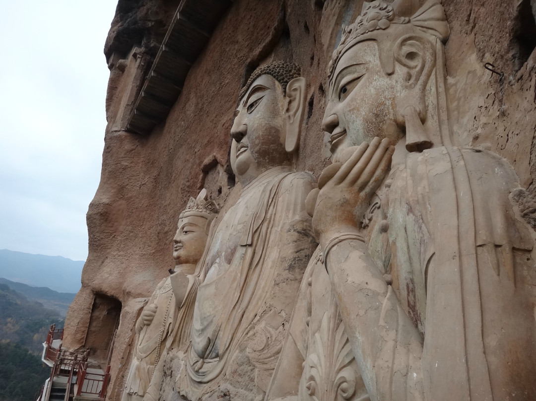 麦积山石窟景点图片