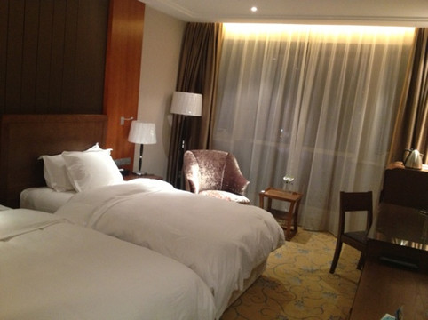 青岛海都大酒店（黄岛金沙滩井冈山路地铁站店）主图