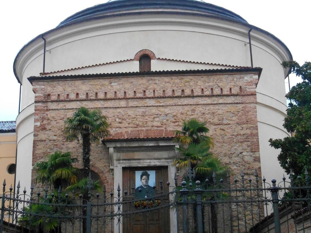 Chiesa della Sacra Famiglia-斯基奥必去景点