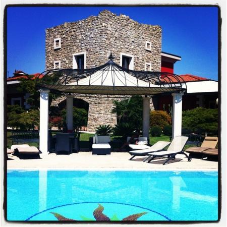 B&B La Torre in Pietra-泳池