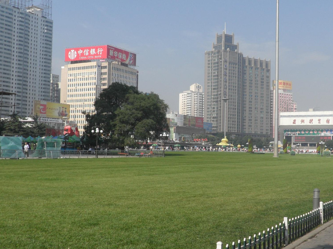 东方红广场景点图片
