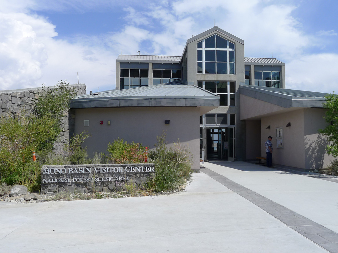 Mono Basin Scenic Area Visitor Center景点图片