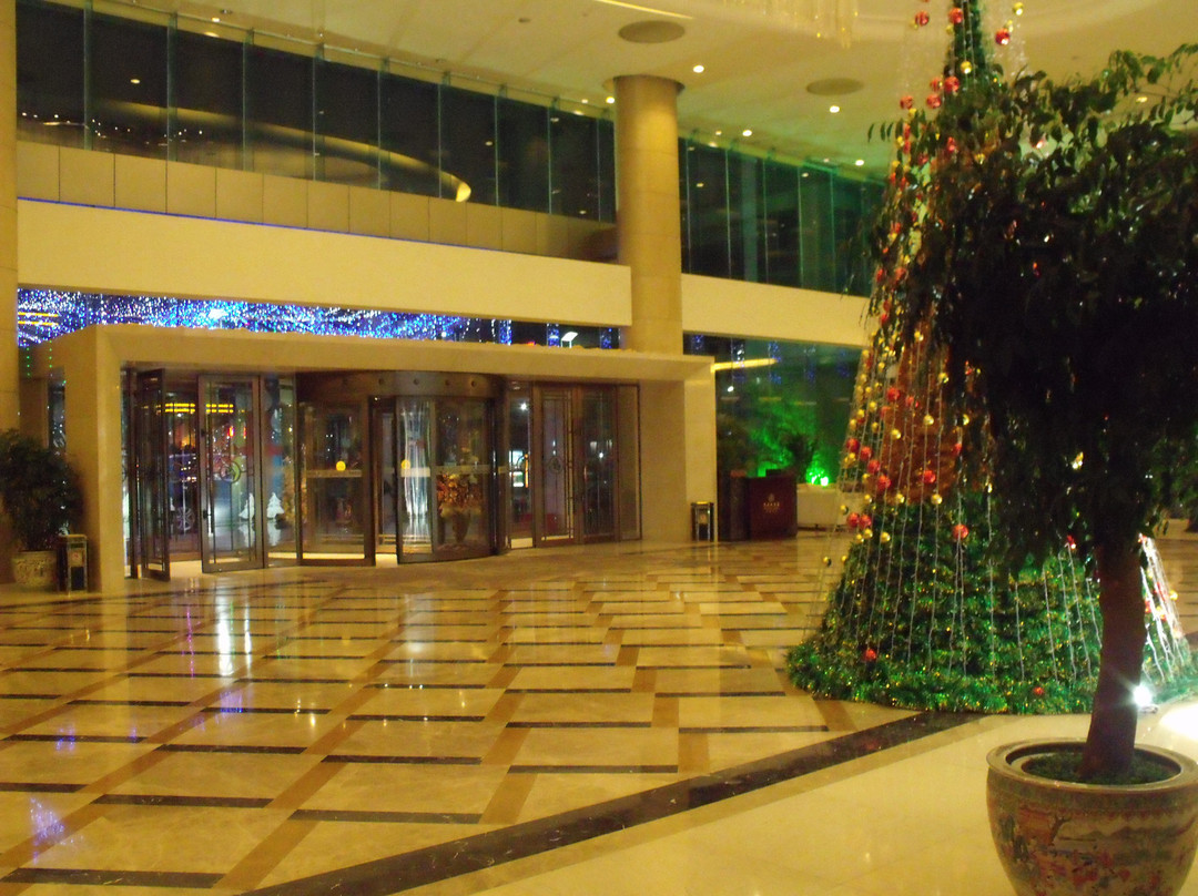 鸢飞大酒店主图