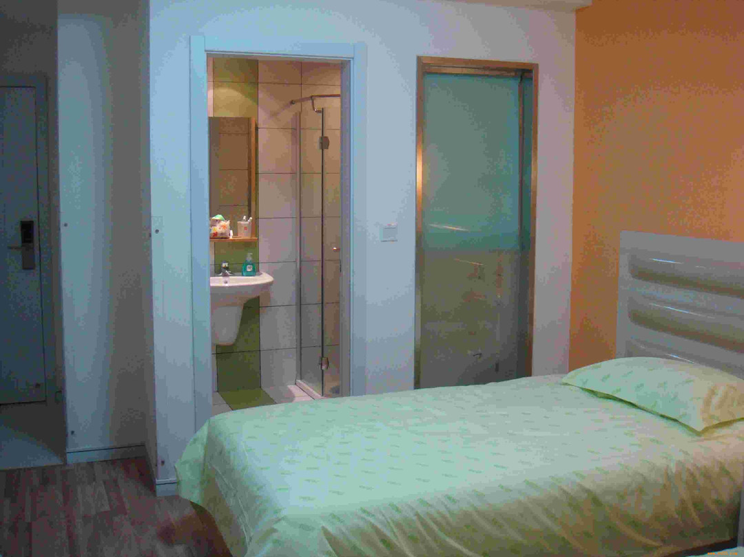 瑞安锐思特汽车连锁旅店中通店主图