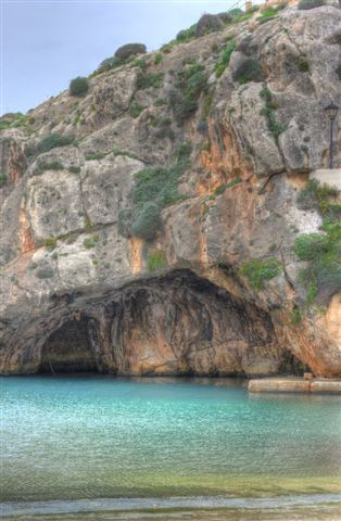 Xlendi Beach, Cliff and Caves-Xlendi必去景点
