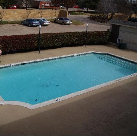 Super 8 by Wyndham by the Galleria / North Dallas