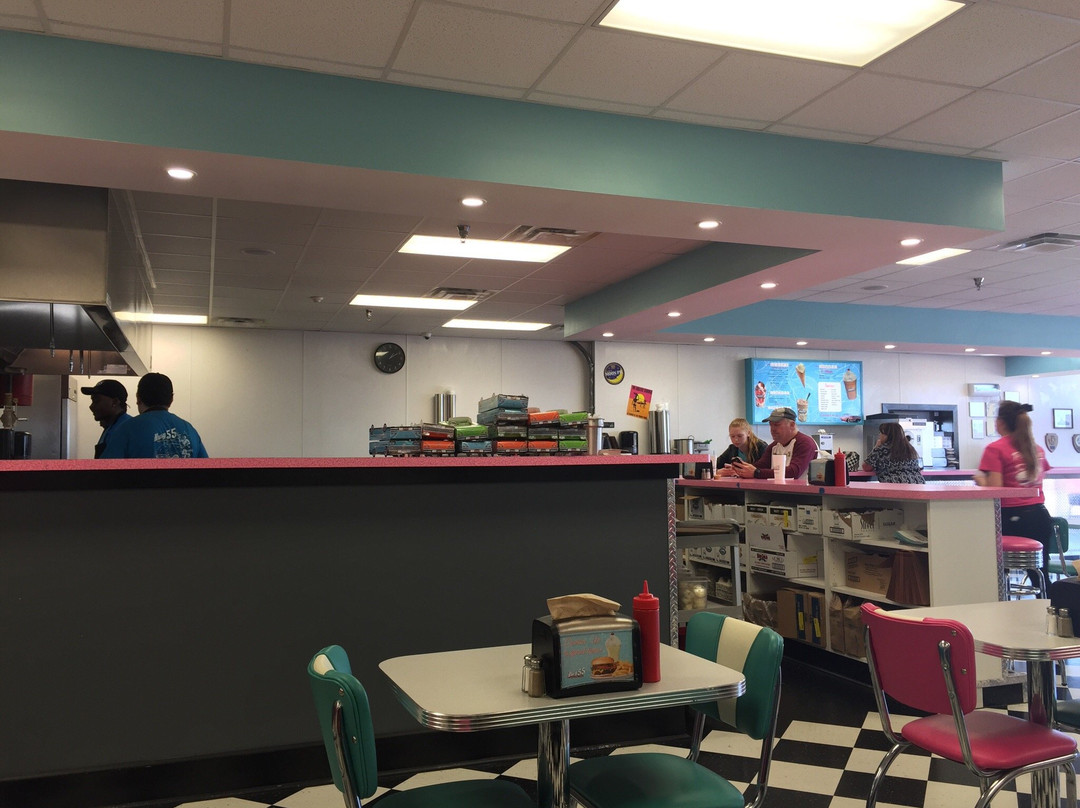 Kings Bay餐馆和美食-Highway 55 Burgers Shakes & Fries