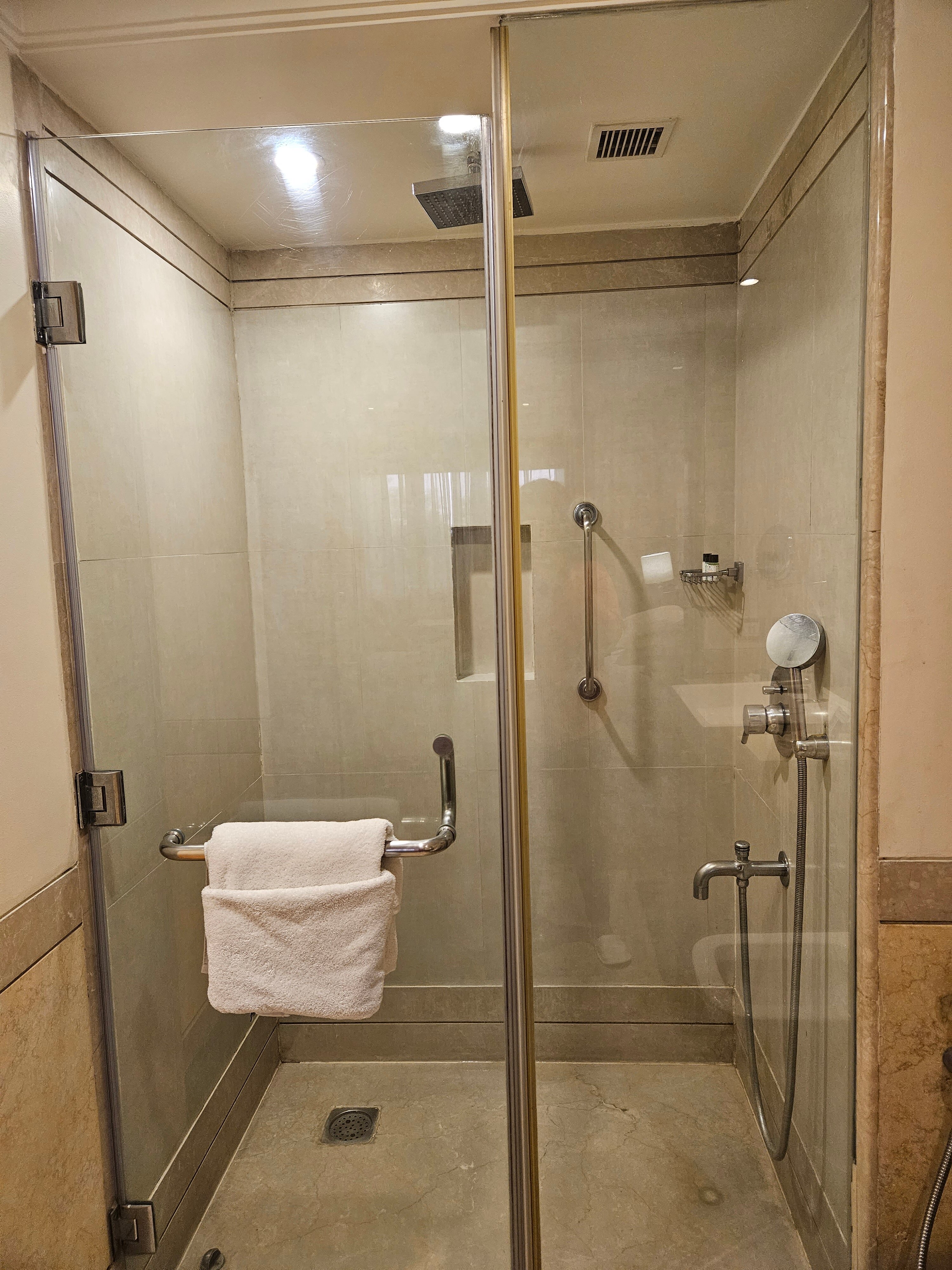 Park Plaza Ludhiana-浴室