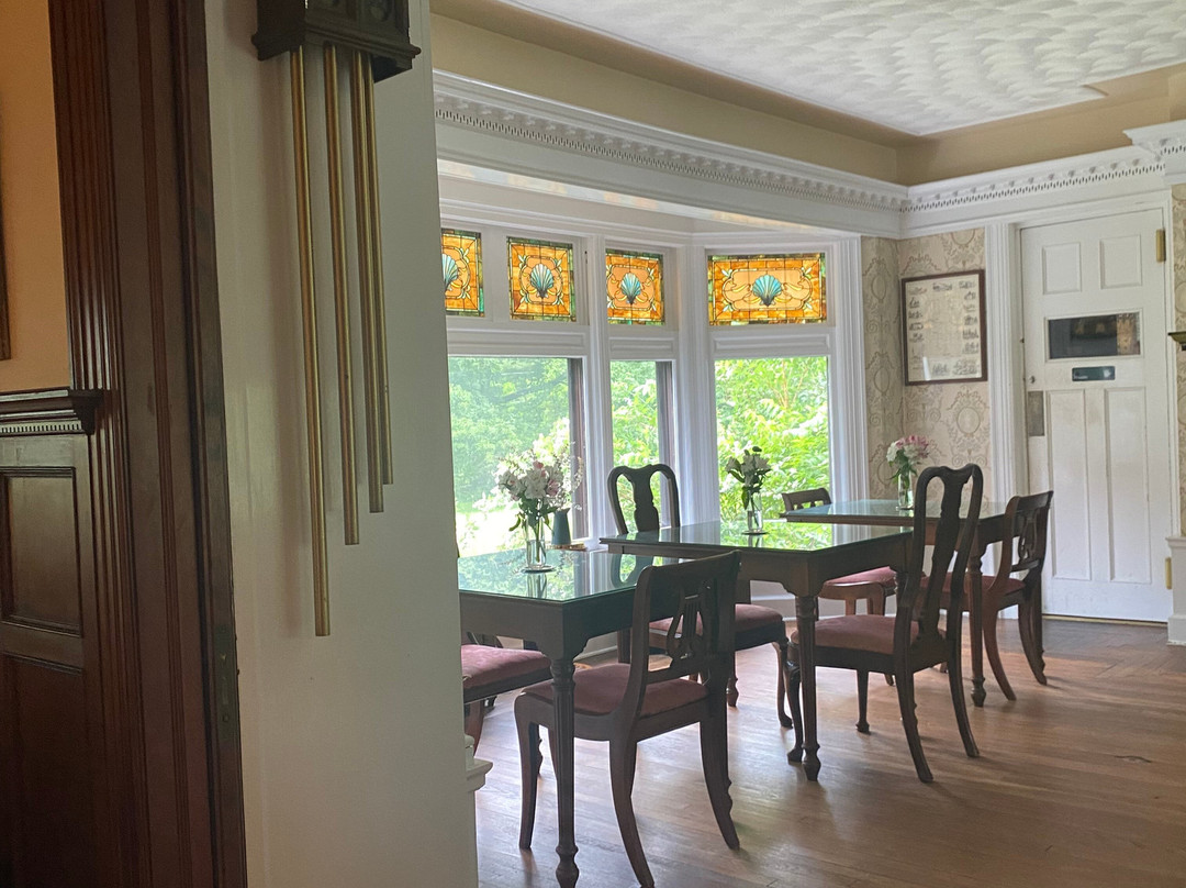 Manor House Inn主图