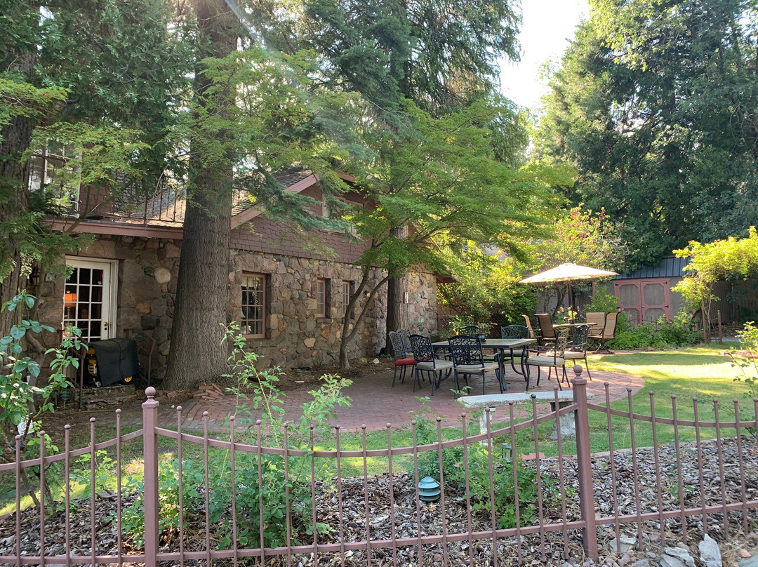 草莓谷客栈主图