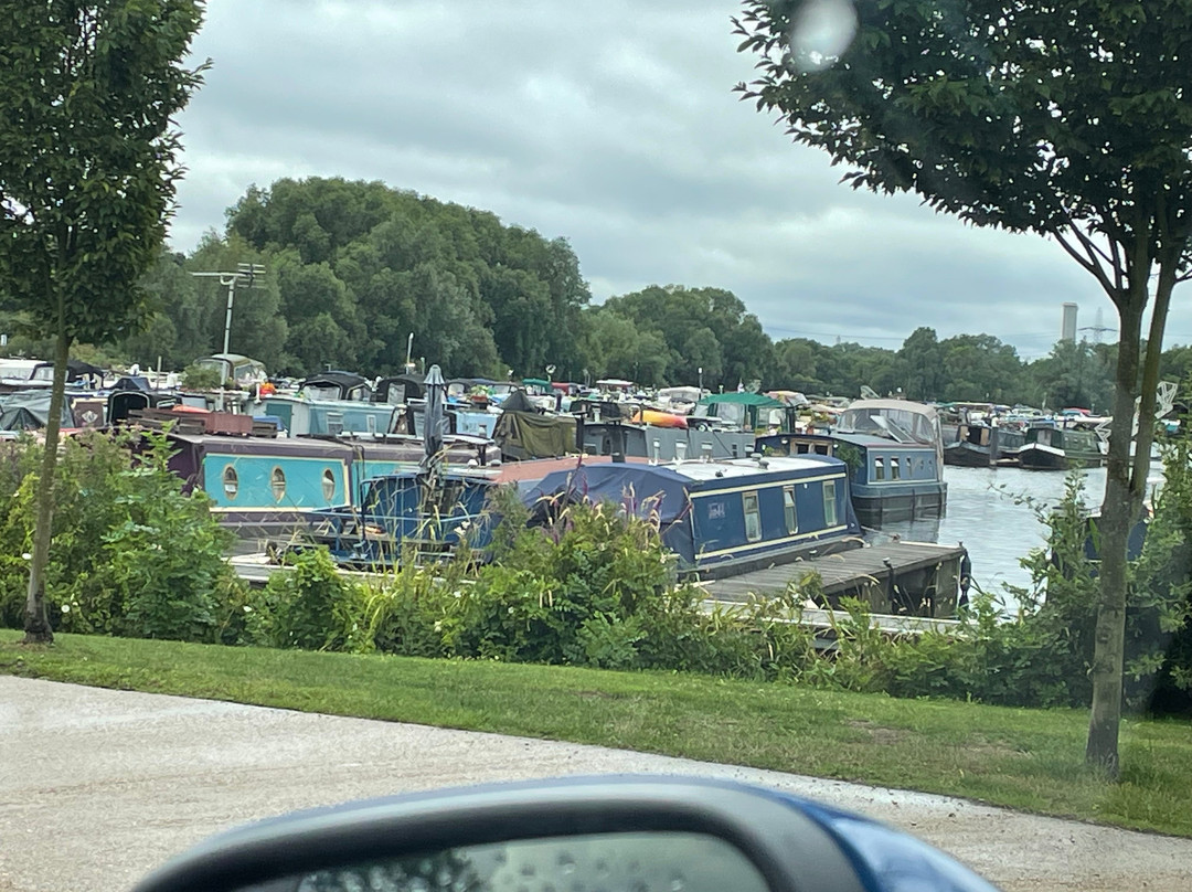 Roydon Marina Village主图