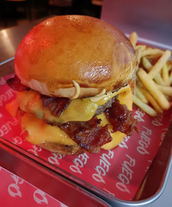 FUEGO El Nido. PROPER BURGERS餐厅图片