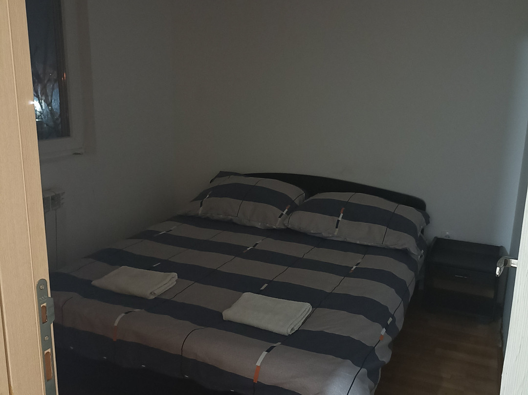 Airport Rest Apartments主图