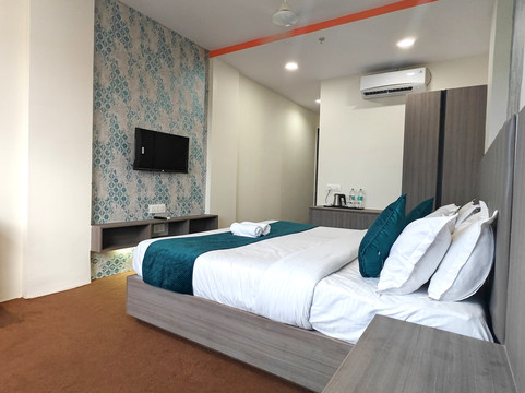 The Sky Imperial - Statue Of Unity