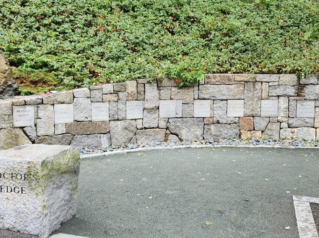 Proctor's Ledge Memorial景点图片