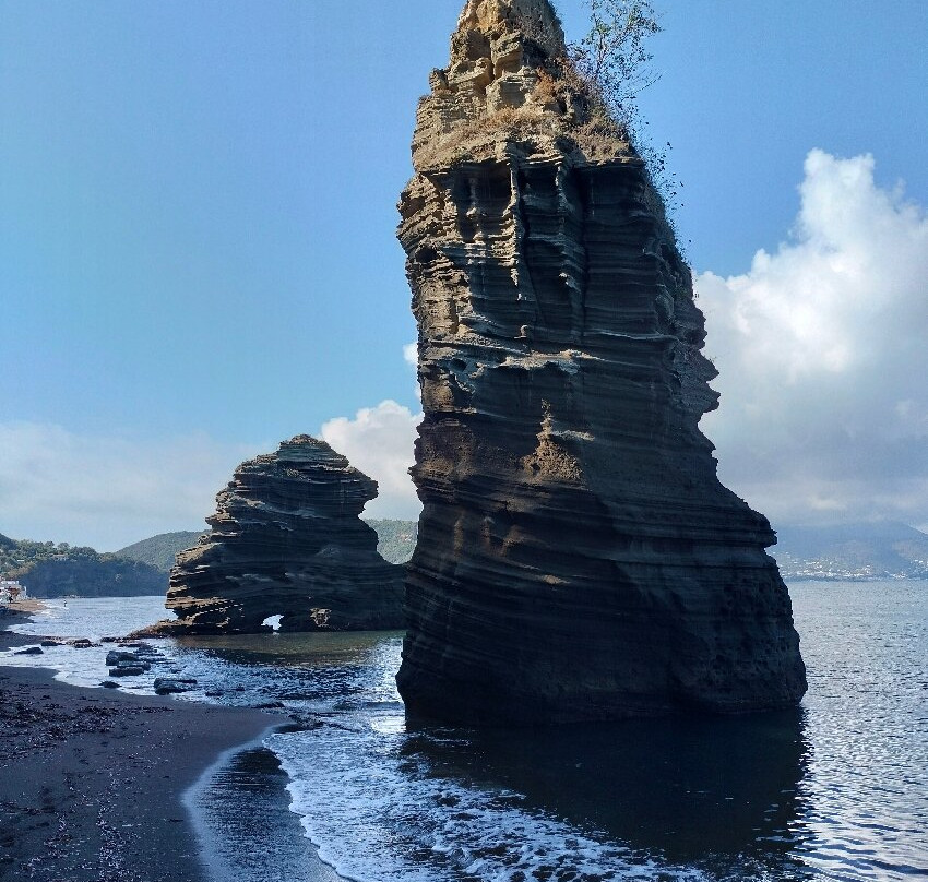 Faraglioni E Spiaggia景点图片