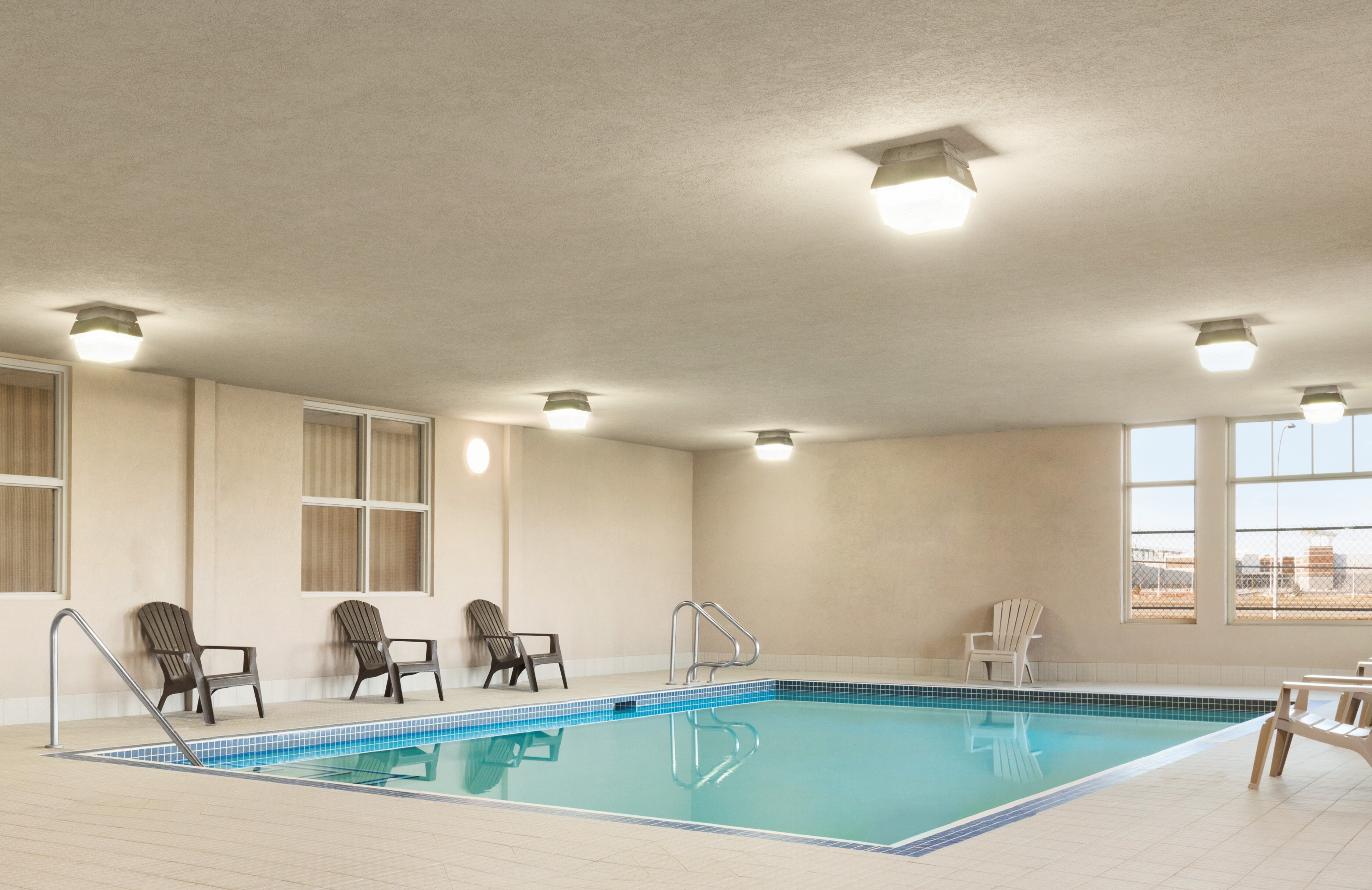 Days Inn & Suites Edmonton Airport-泳池