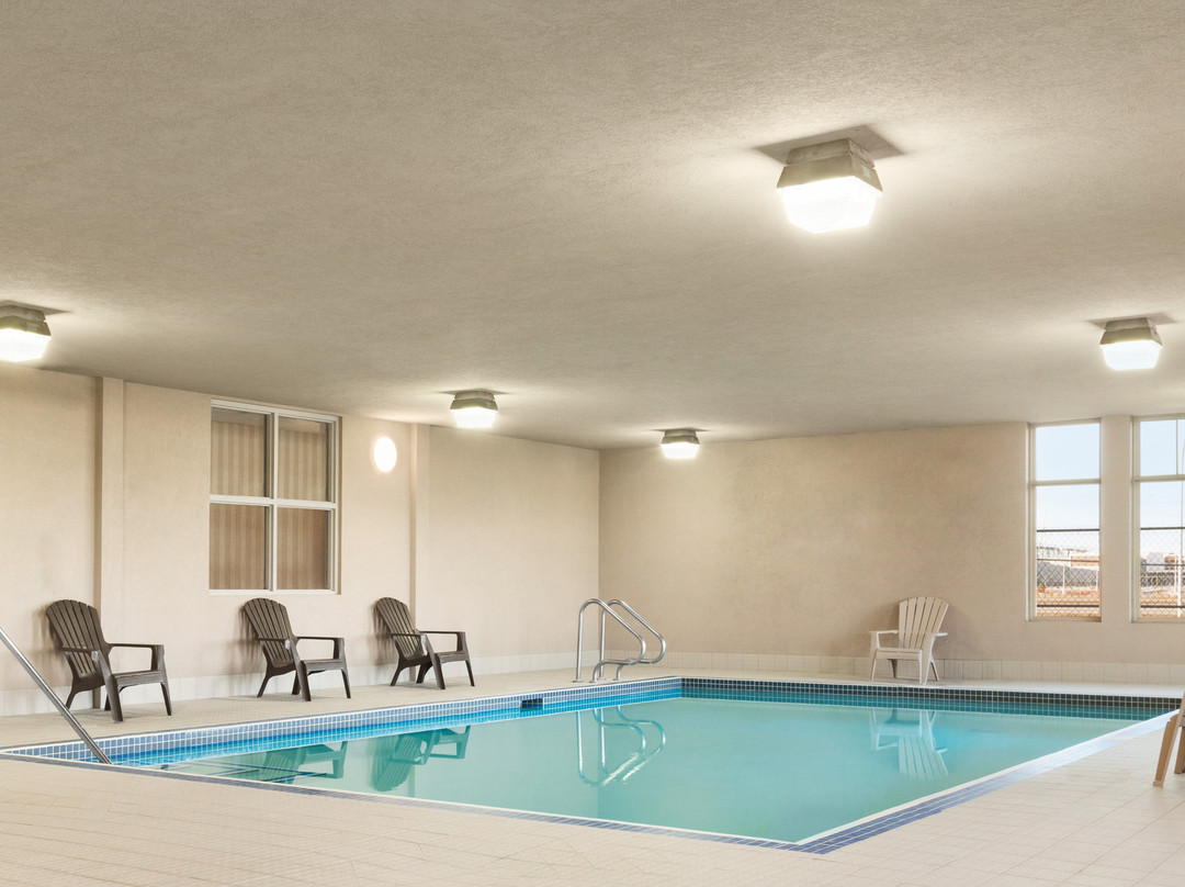 Days Inn & Suites Edmonton Airport主图