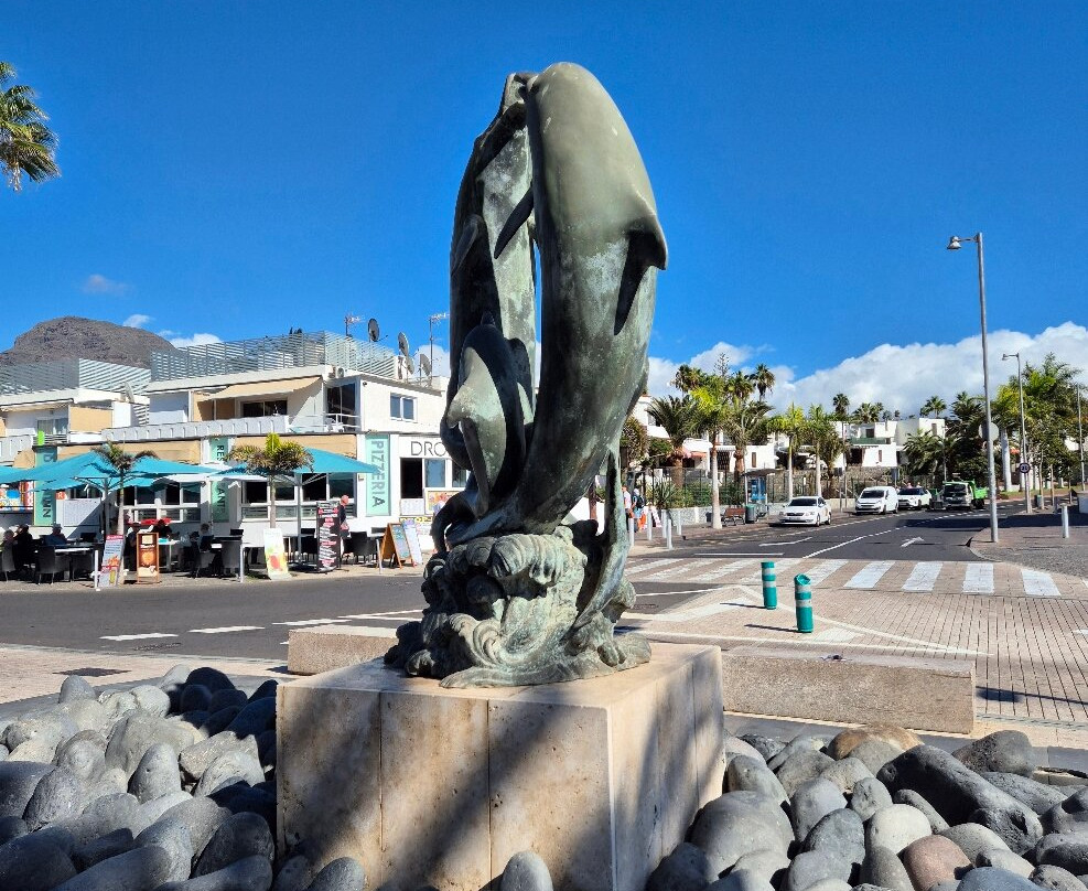Dolphin Statue-奥德杰海岸必去景点