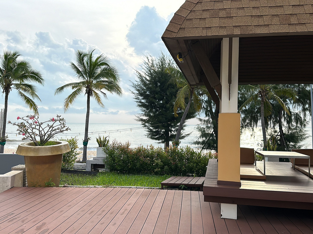 春地海滩度假村主图