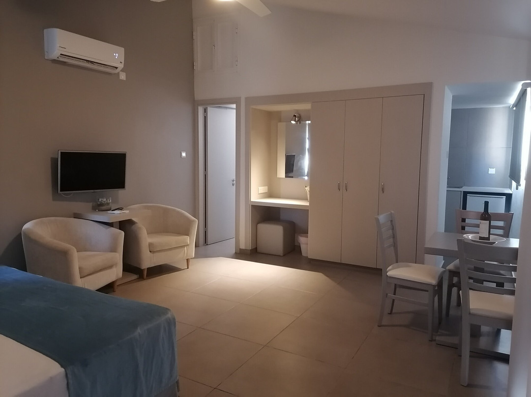 Makronisos Holiday Village主图