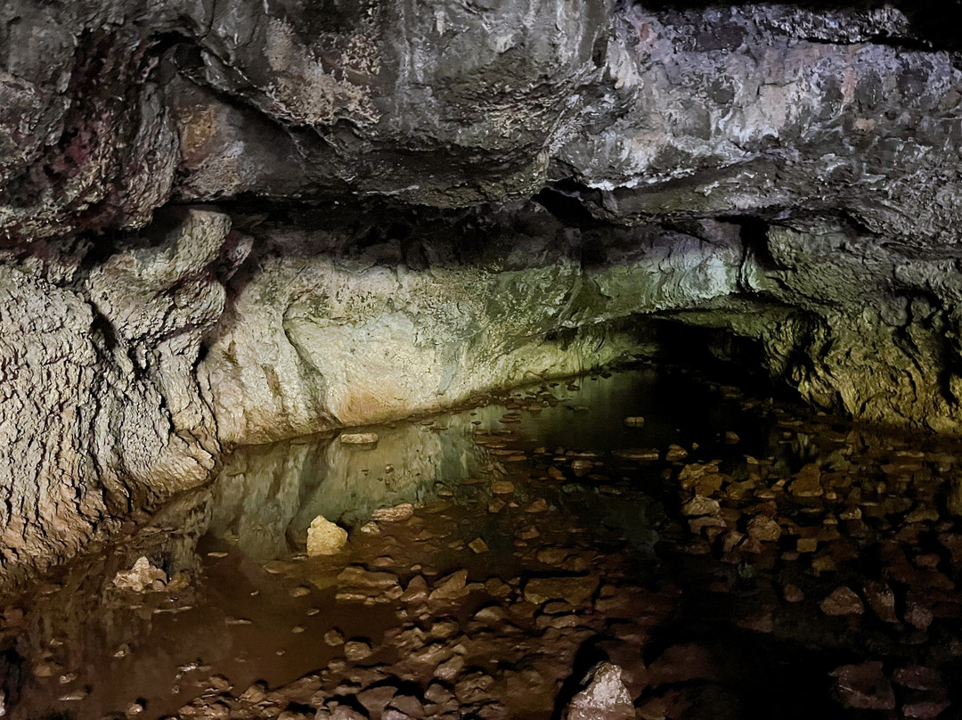 Ana Te Pahu-复活节岛必去景点