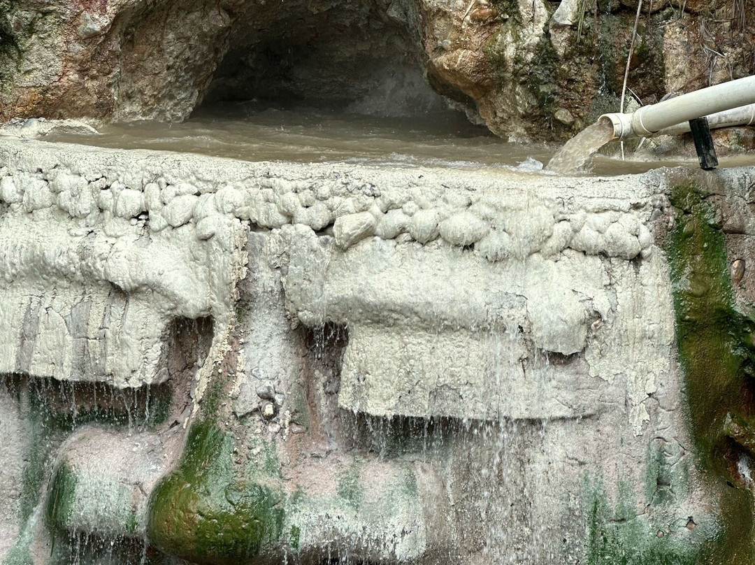 Screw's Sulphur Spa-多米尼克必去景点