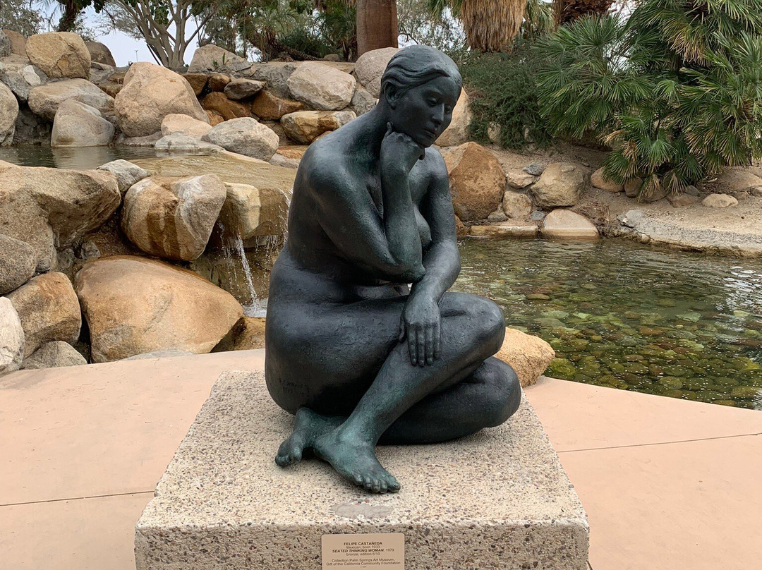 Faye Sarkowsky Sculpture Garden-棕榈沙漠必去景点