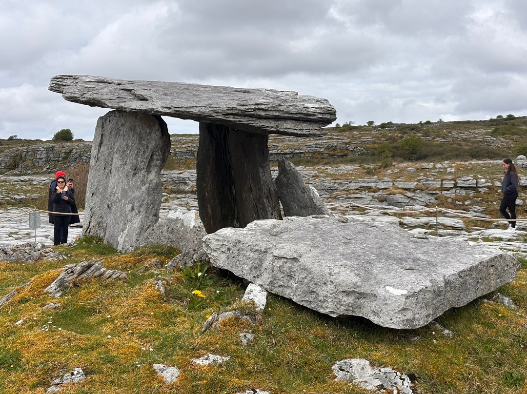 Poulnabrone Dolmen景点图片