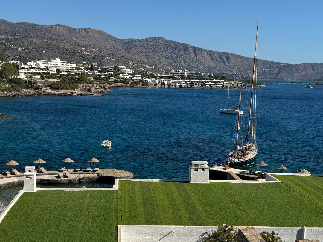 伊罗达半岛全套房酒店主图