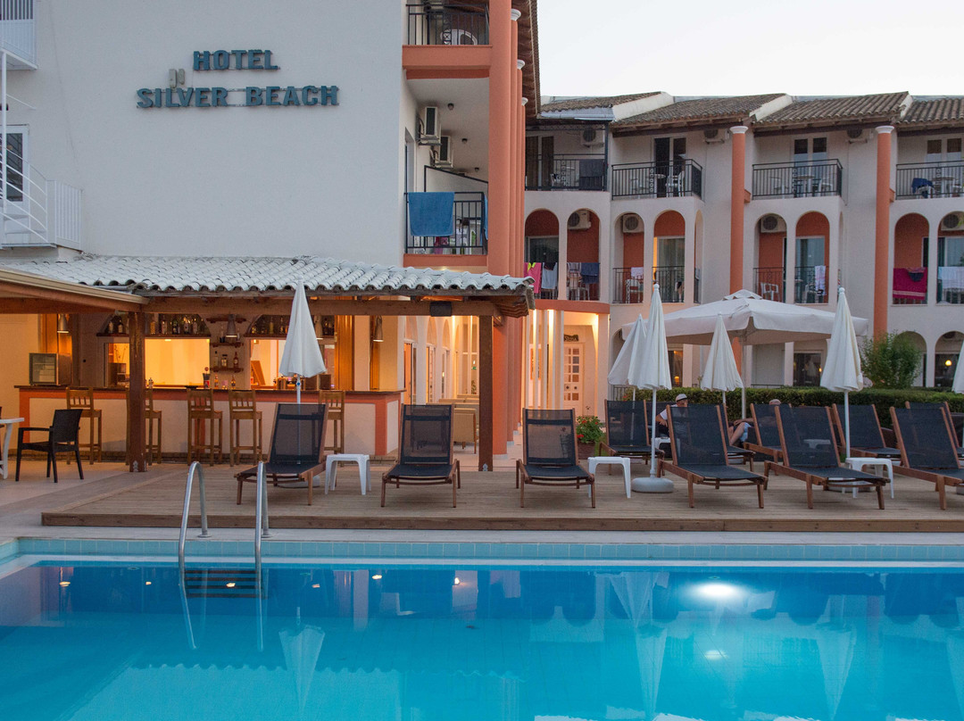 Silver Beach Hotel主图