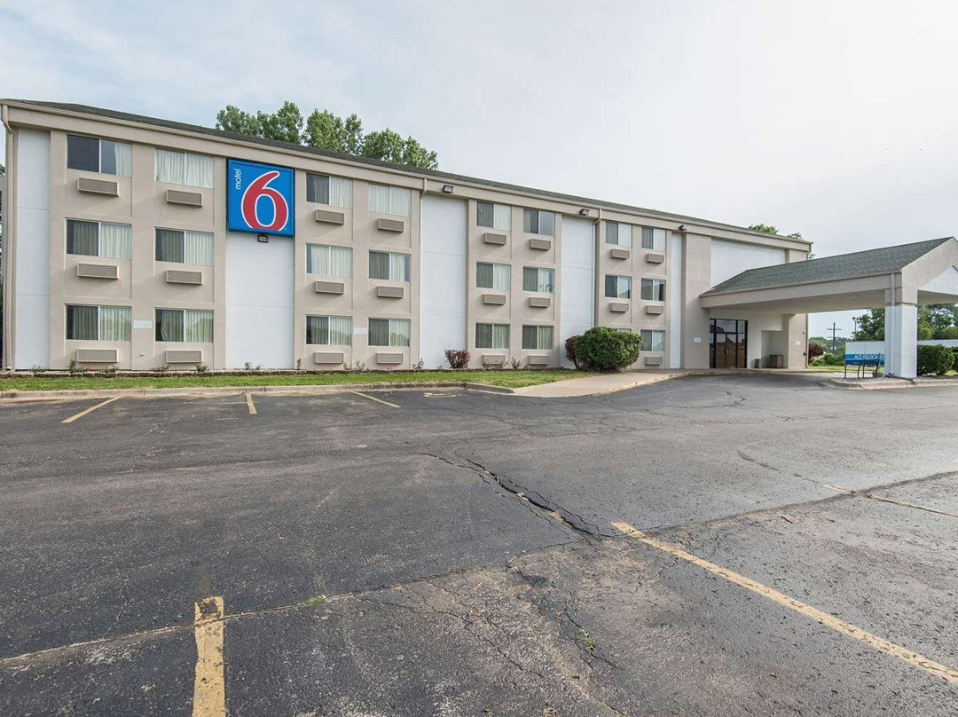 Motel 6 Lawrence KS