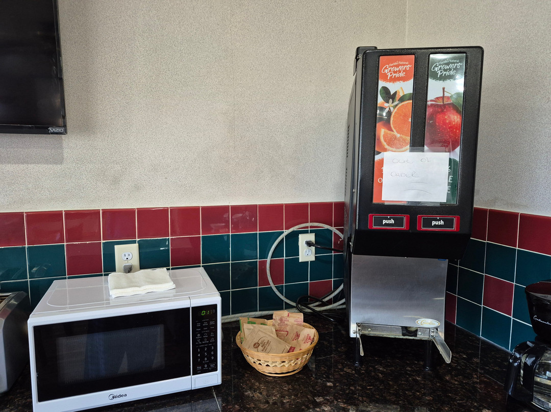 Howard Johnson by Wyndham Wichita Airport主图