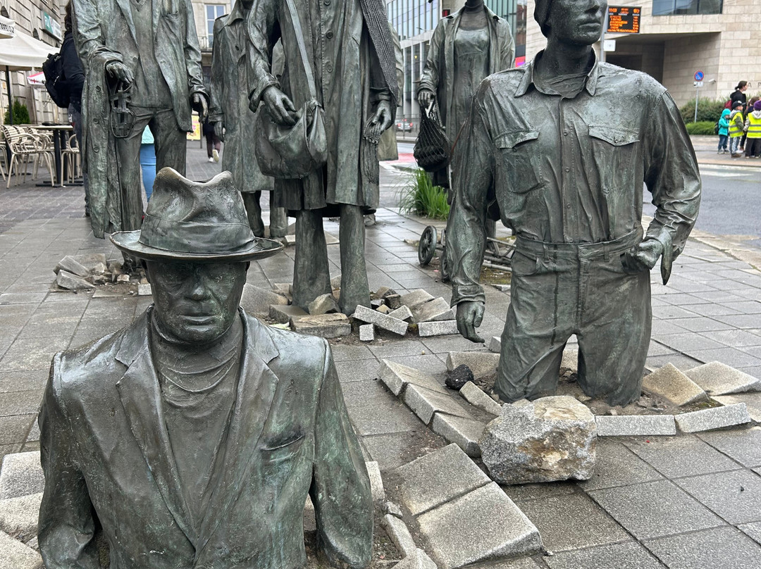 Monument to the Anonymous Passerby-弗罗茨瓦夫必去景点